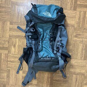 The North Face W Terra 40 Hiking Camping Backpack Gray Sage Green